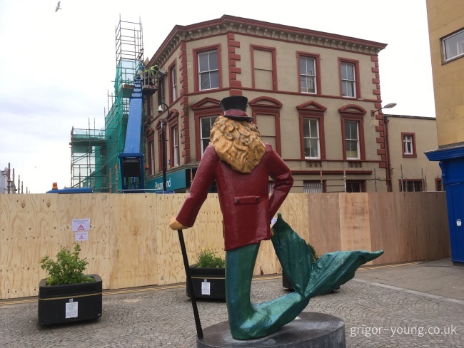 The Dandylion surveys the work on the Poundland building, Elgin.